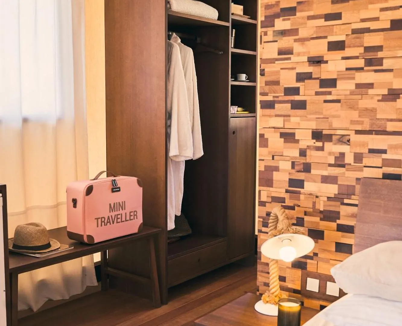 Ihousevillage Polychrono